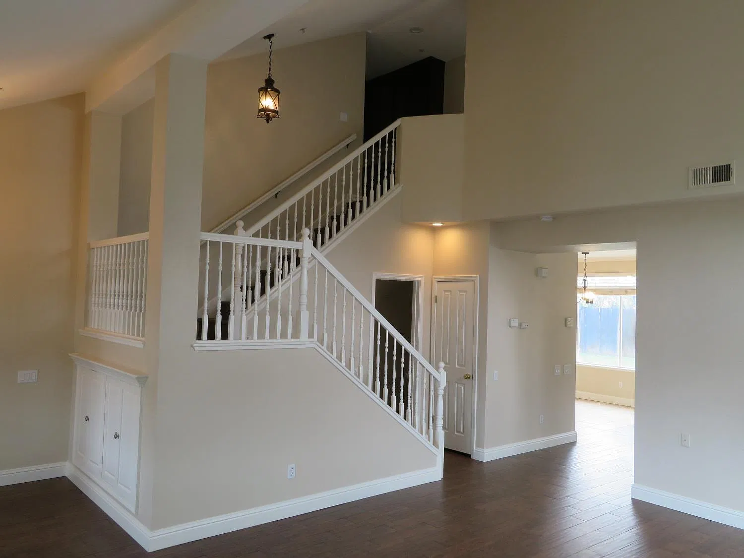 4 bed, 2110 sqft, $3,395 — Photo 3