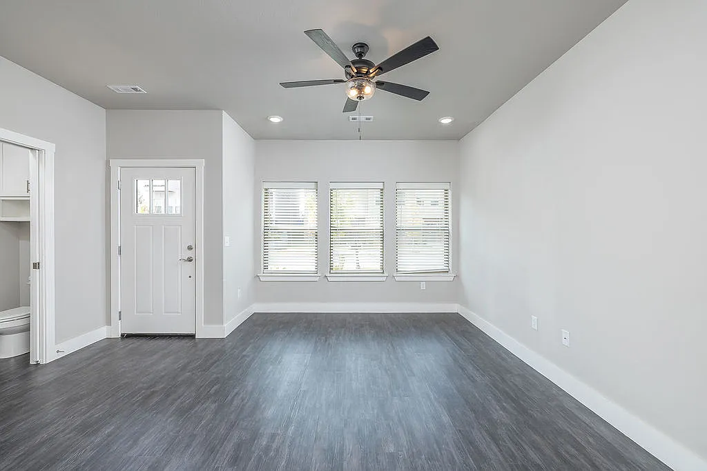 2 bed, 2.5 bath, 1571 sqft, $1,800 — Photo 2