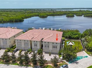 1008 Paseo Del Rio NE, Saint Petersburg, FL 33702