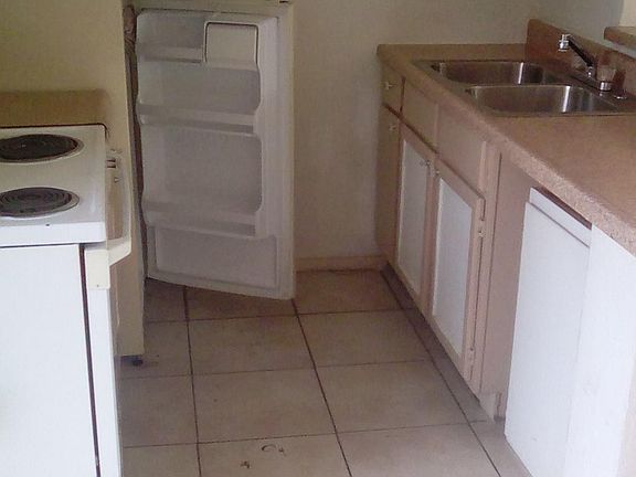 3rd image of 1007 Burkett St APT B