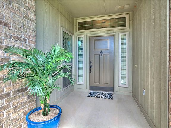 4th image of 18437 Carillo Rd