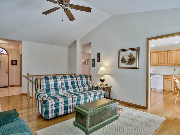 5th image of 350 S Clubhouse Cir