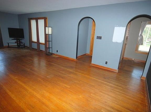 5th image of 673 London Ave