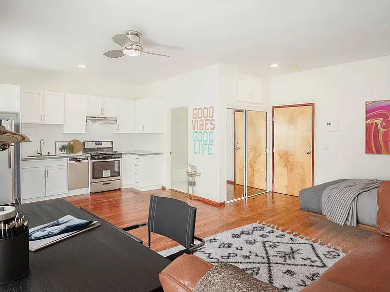 5908 N Figueroa St #10 — Photo 2