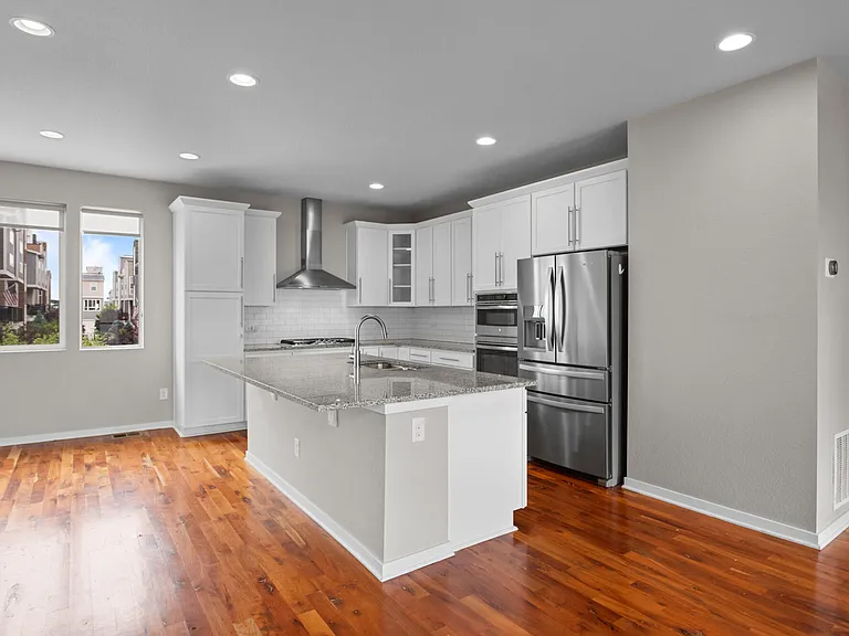 584 E Hinsdale Ave — Photo 13