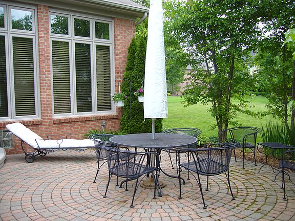 3rd image of 23790 Broadmoor Park Ln