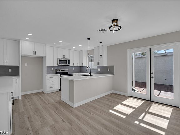 5th image of 514 Greenbriar Townhouse Way #Townhouse