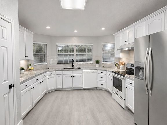 5th image of 4333 Stone Hollow Way