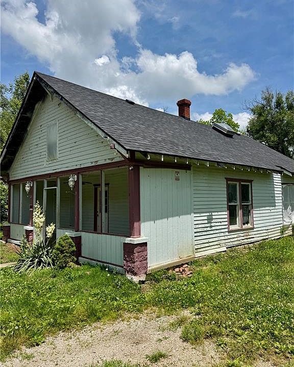 1st image of 206 W 3rd St