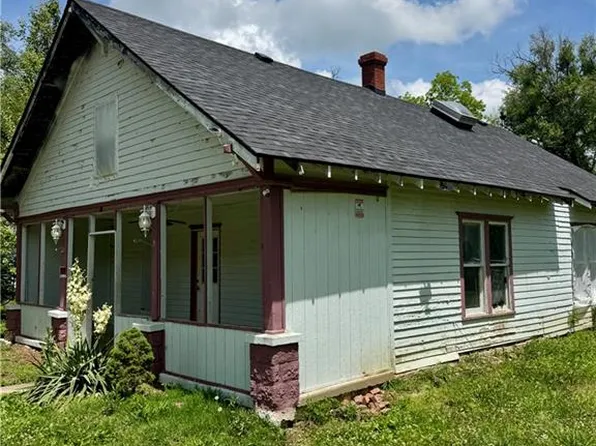 206 W 3rd St, Creighton, MO 64739