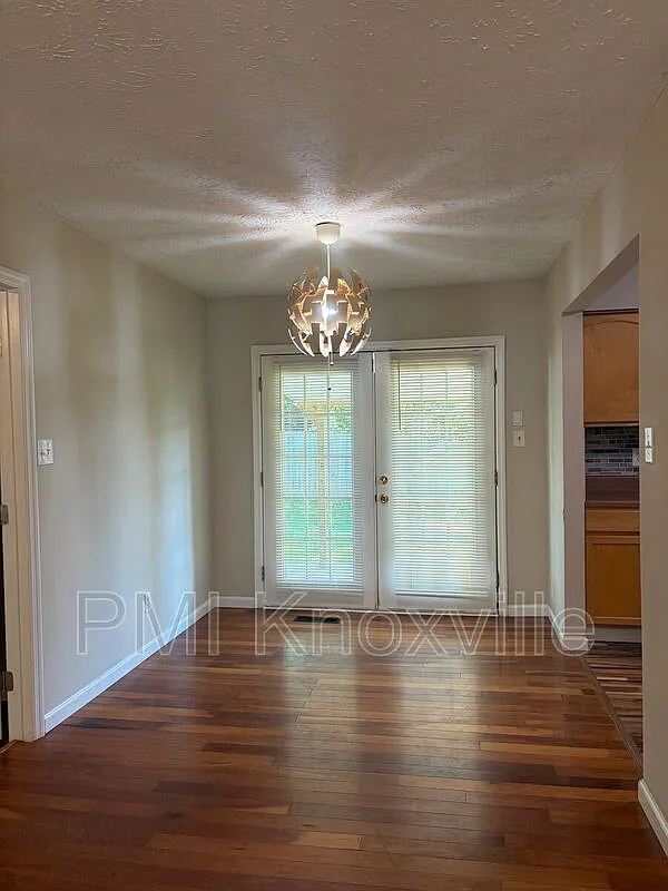 3 bed, 2.0 bath, 1440 sqft, $2,050 — Photo 4