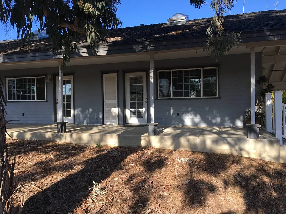 1104 Sunset Dr
