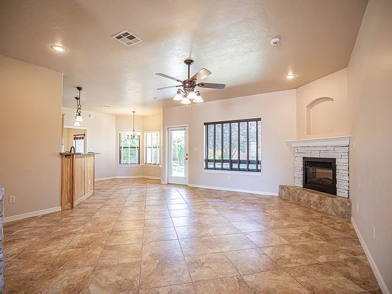 1124 Pajarito Dr — Photo 7