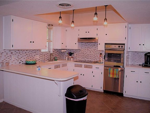 2nd image of 2008 S Pine St