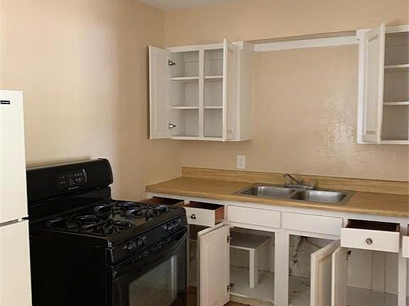2nd image of 1457 Peach St
