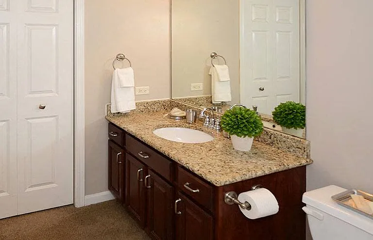 Glenmuir of Naperville Apartments — Photo 16