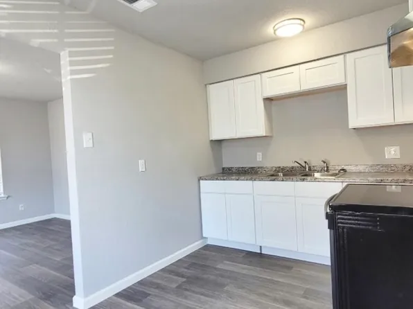402 S Gaines St #A, Ennis, TX 75119