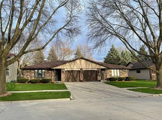 410 Silver Spring Dr, Green Bay, WI 54303