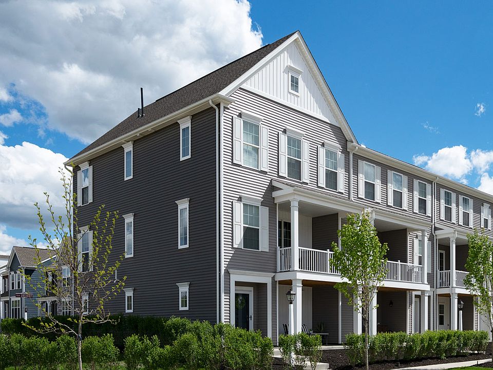 1st image of 324 Harlequin St