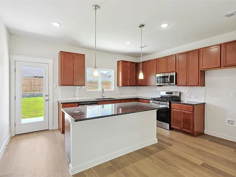 623 Russell Dr — Photo 7