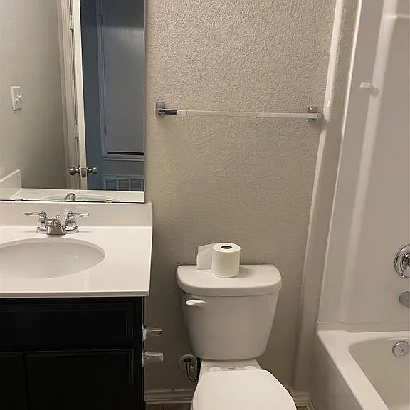 352 Martha Dr — Photo 2
