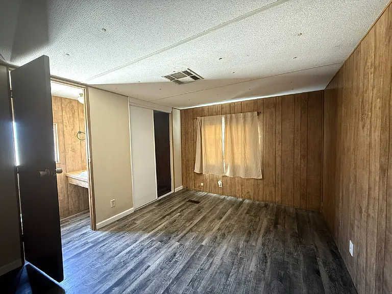 2111 Santa Cruz Ave — Photo 8