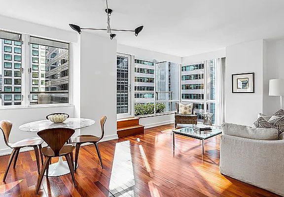2nd image of 60 E 55th St APT 21A