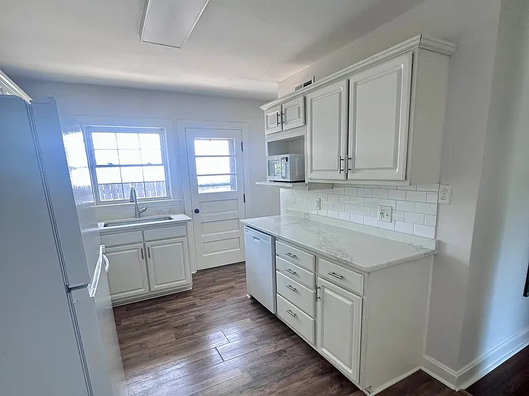 1425 Ford Ave — Photo 8