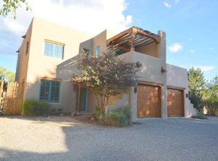 401 Apache St, Taos, NM 87571