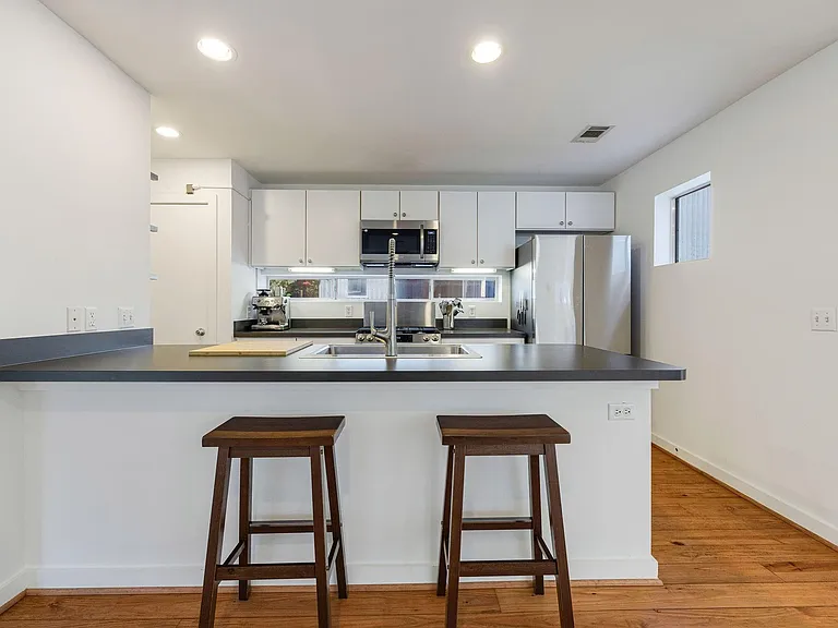 824 Ruthven St — Photo 10