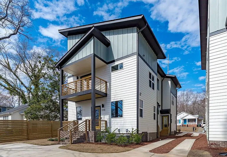 1316 E Lenoir St — Photo 1