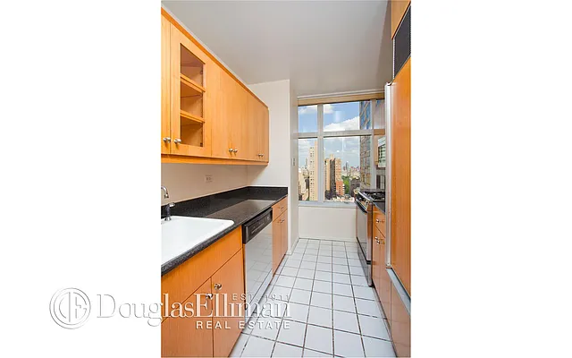 Rented by Douglas Elliman | media 18