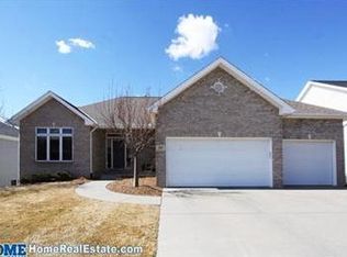 7417 Plum Creek Dr, Lincoln, NE 68516