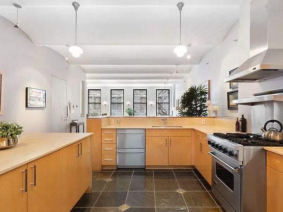 3rd image of 11 W 20th St Floor 7