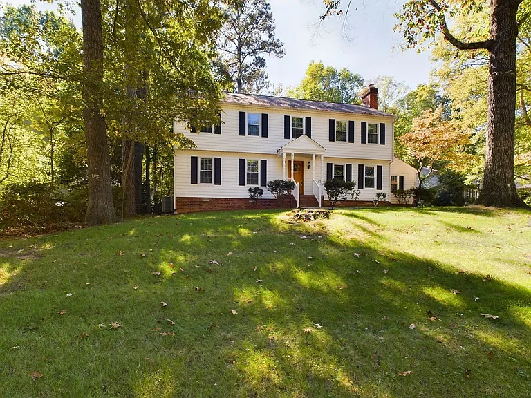 10211 Windbluff Dr — Photo 2