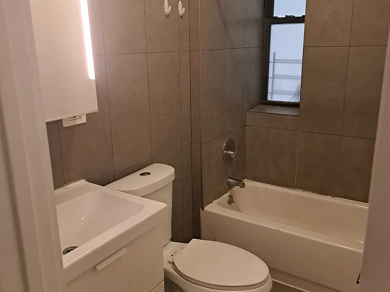 3694 Broadway #4B — Photo 6