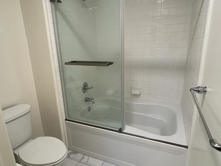 Deep soaking tub