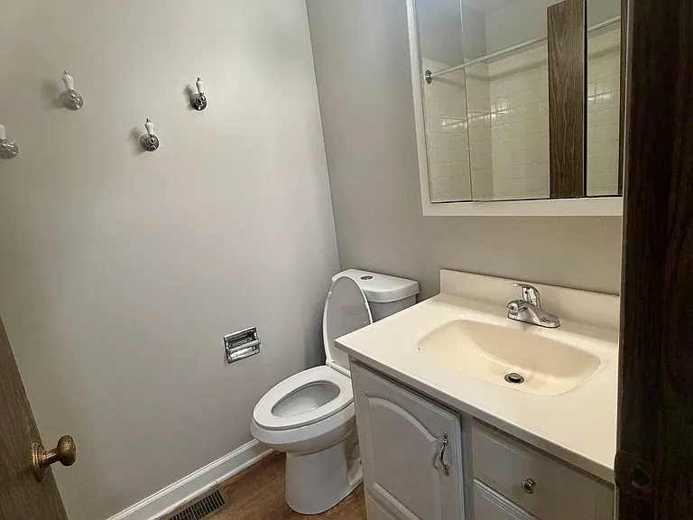 1067 Glouchester Hbr — Photo 13