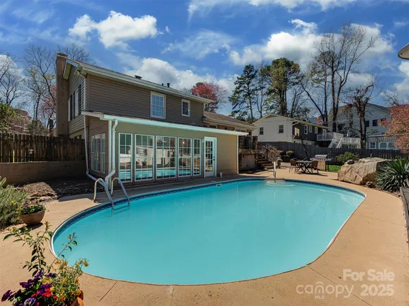 6319 Hazelton Dr, Charlotte, NC 28210