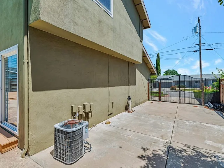 9597 Davona Dr — Photo 11
