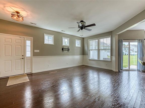 4th image of 3215 Kenton Ct