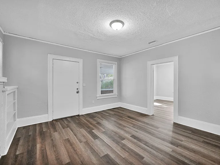 326 Basswood St — Photo 14