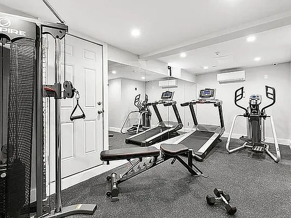 5th image of 677 Vanderbilt Ave #3R