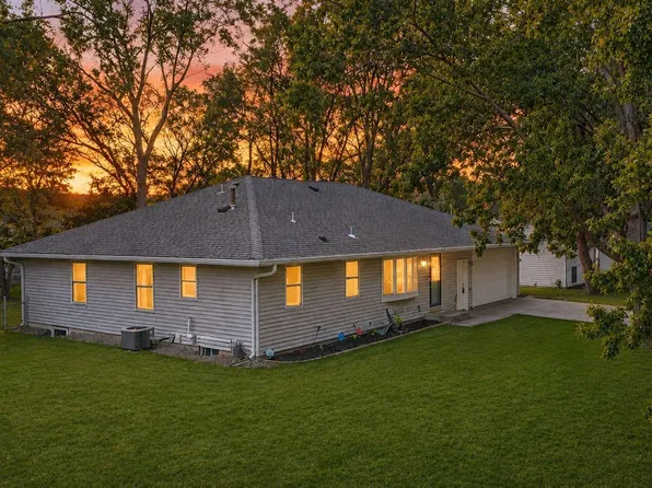 330 110th Ln NW, Coon Rapids, MN 55448
