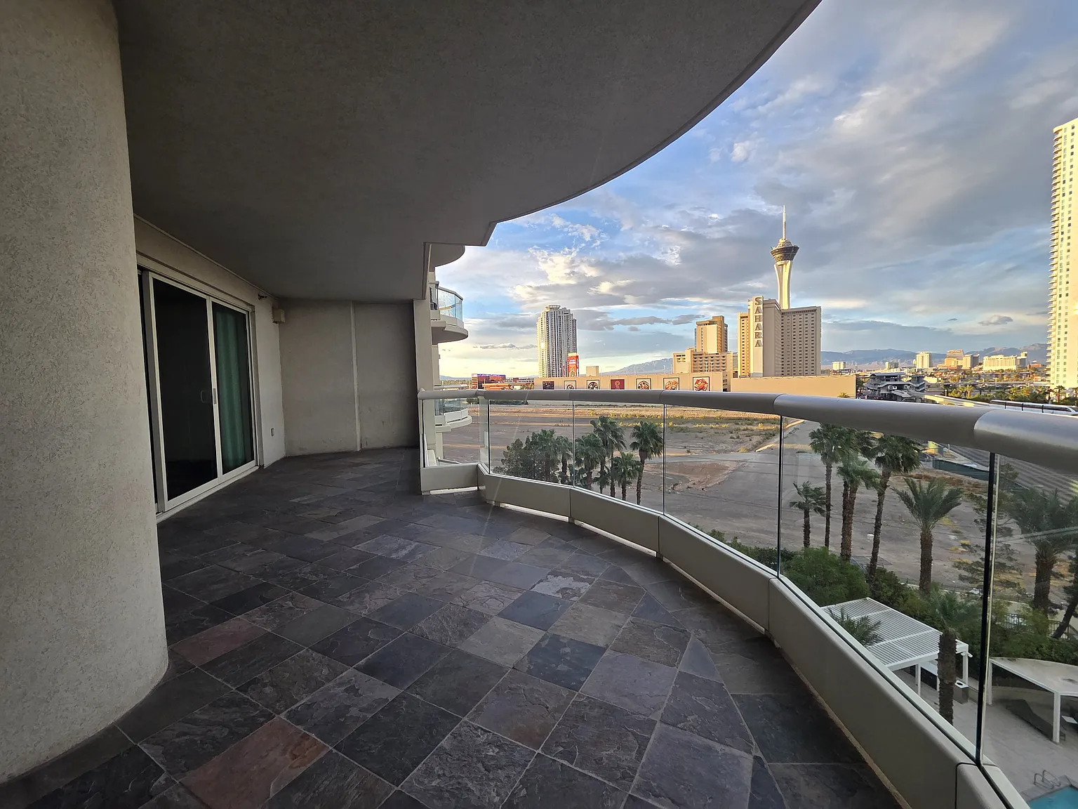 1 bed, 1.5 bath, 1179 sqft, $2,190 — Photo 1