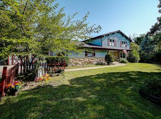 S85W30540 Stoneridge Dr, Mukwonago, WI 53149