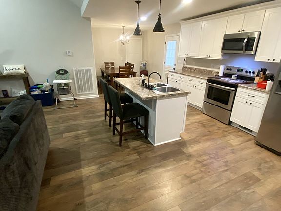 4th image of 1210 White Dr