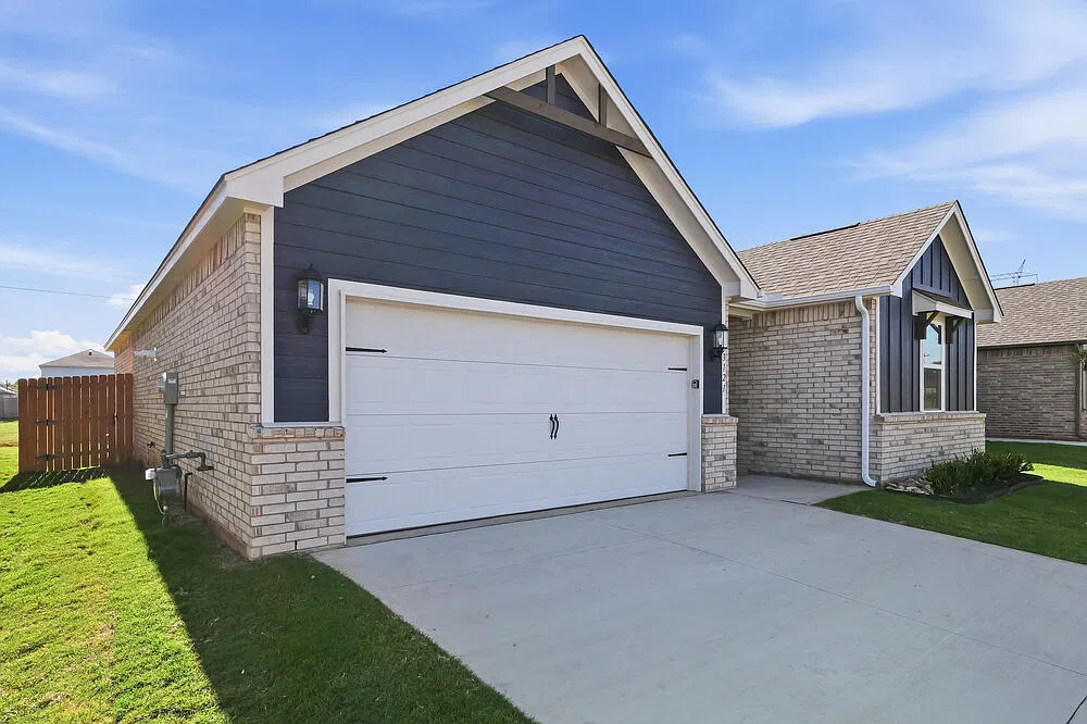 3 bed, 2.0 bath, 1692 sqft, $1,935 — Photo 3