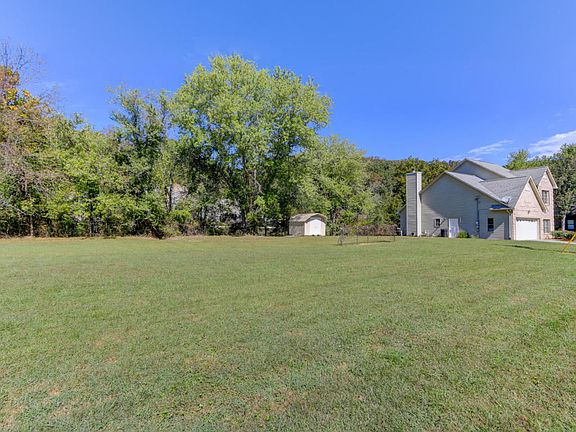 3rd image of 925 Melton Hill Cir
