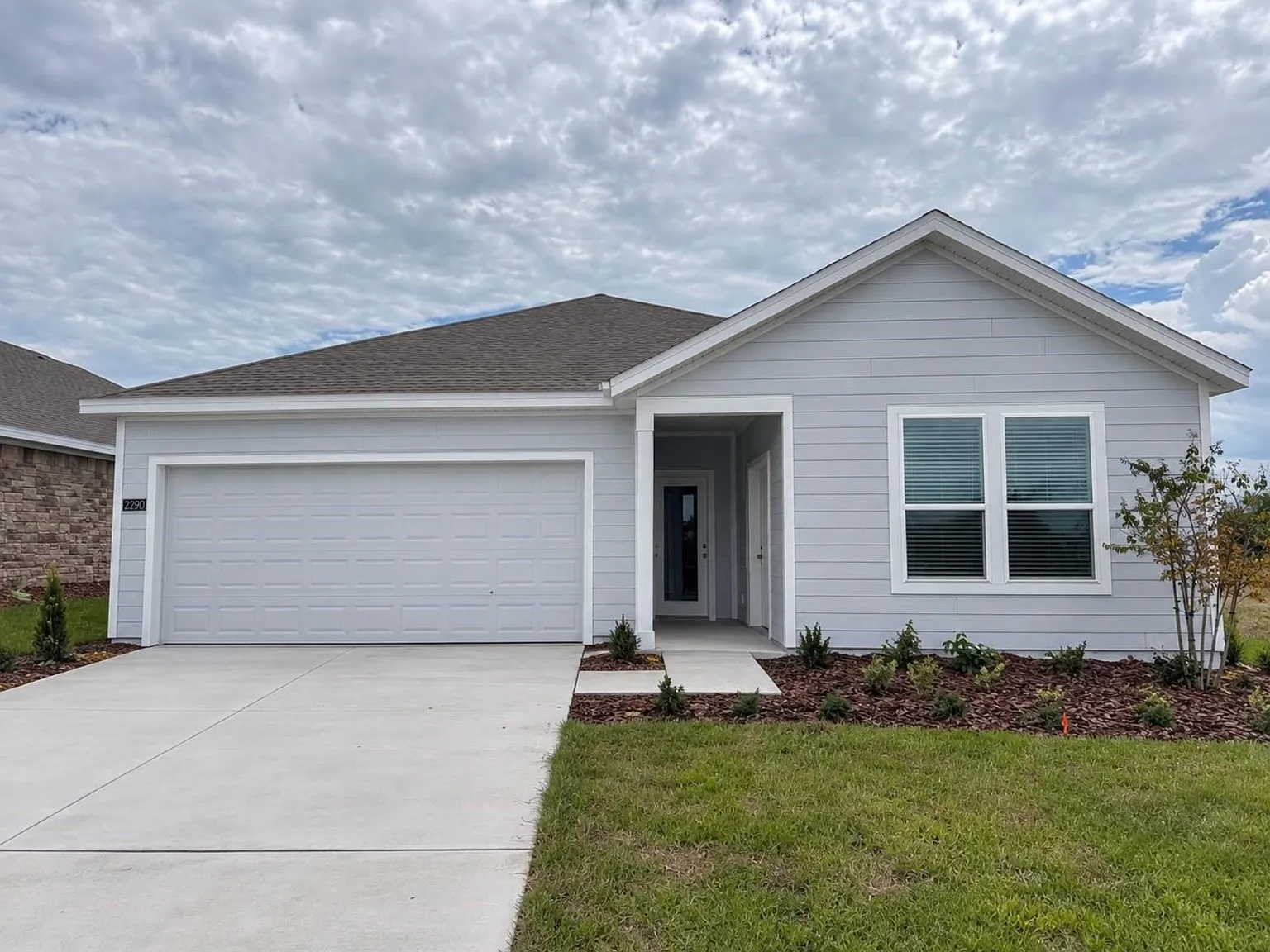 4 bed, 2366 sqft, $2,490 — Photo 1